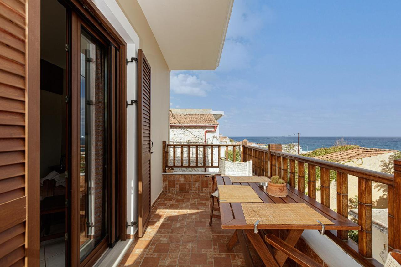 Pension Lucy Panormos  ภายนอก รูปภาพ