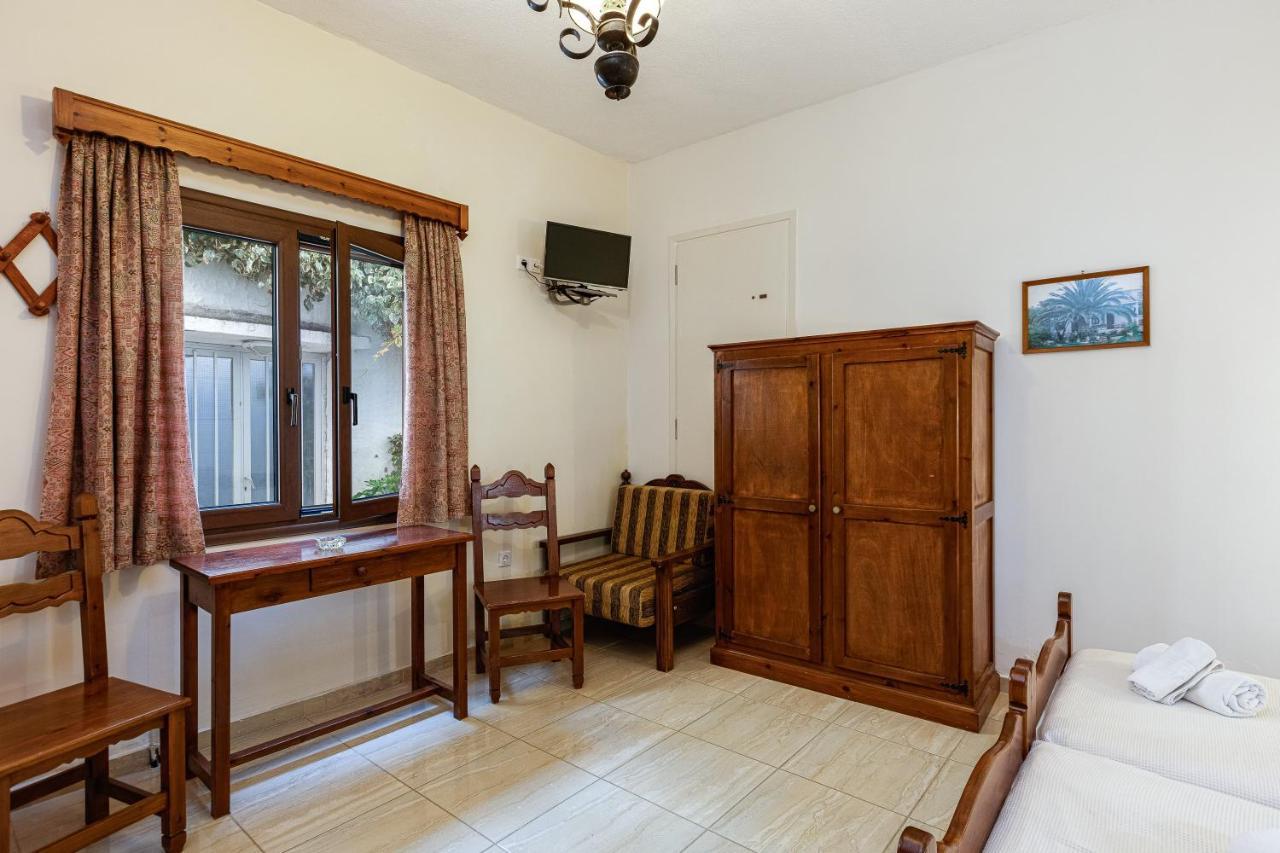 Pension Lucy Panormos  ภายนอก รูปภาพ